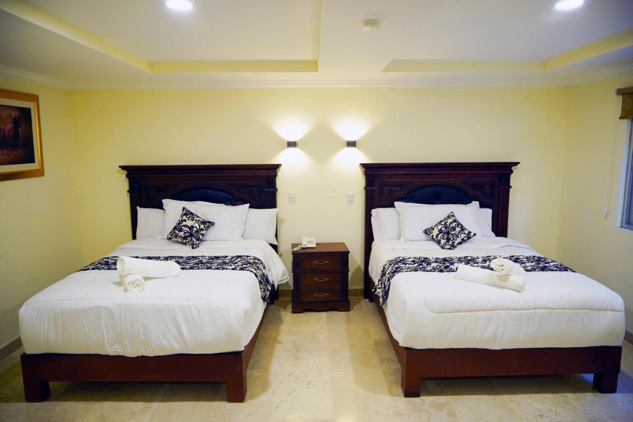 Real De La Pena Hotel 2 Ezequiel Montes Luaran gambar