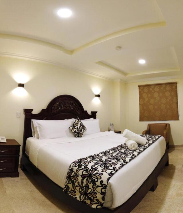 Real De La Pena Hotel 2 Ezequiel Montes Luaran gambar