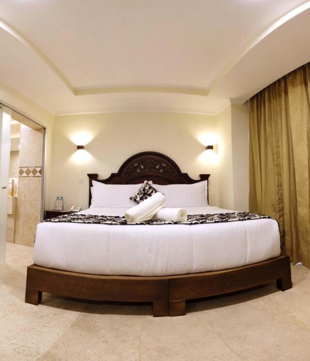 Real De La Pena Hotel 2 Ezequiel Montes Luaran gambar